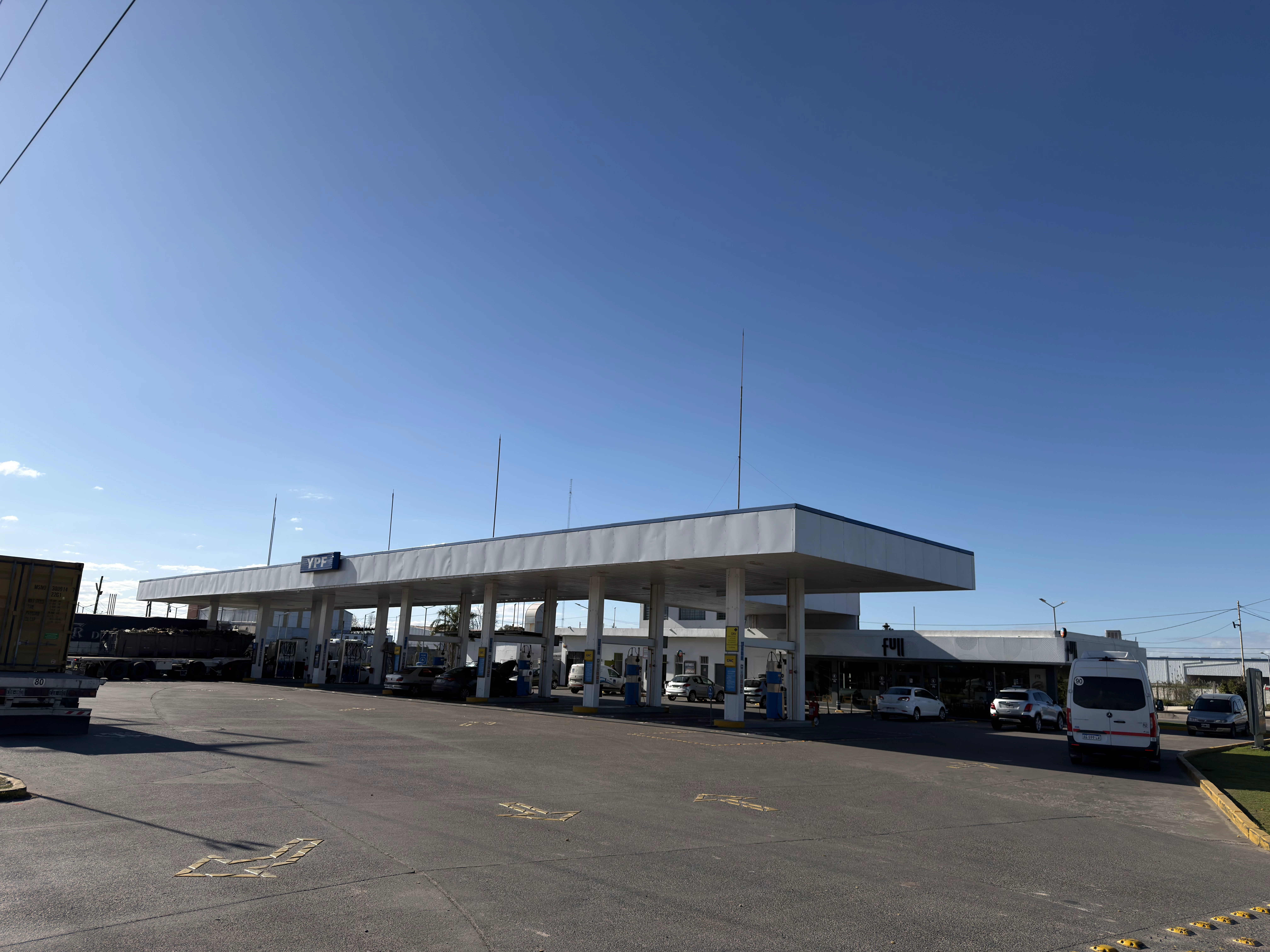 Estación YPF Sarandí / Acceso Sudeste - Sant Energy